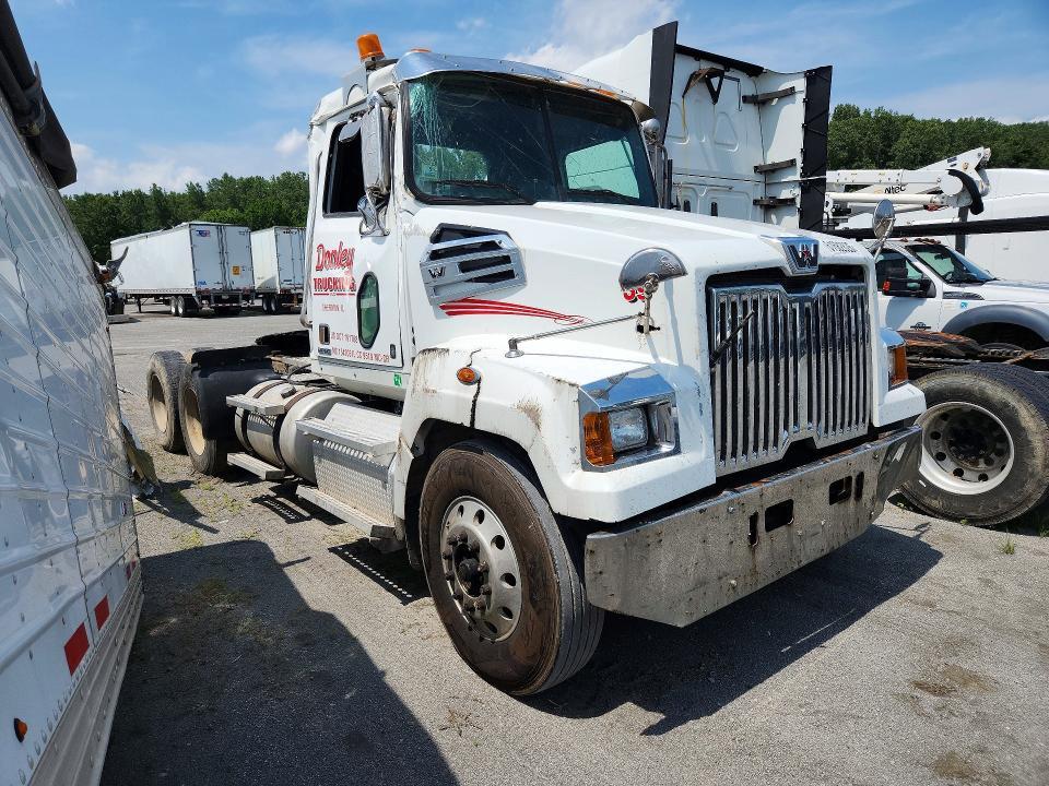 2019 Western Star 2019 Western Star 4700 Semi Truck