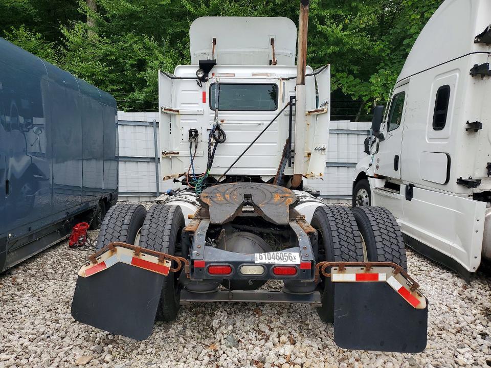 2014 Volvo VNM Semi Truck