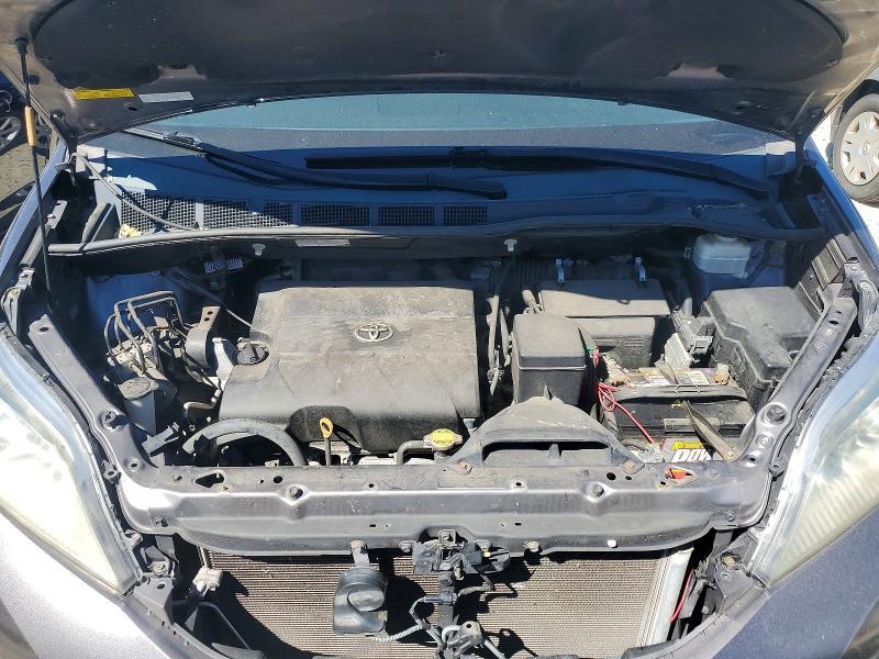 2011 Toyota Sienna xle 7-passenger