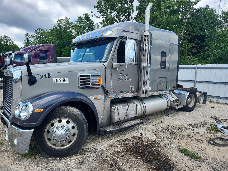 2015 Freightliner Convention-Semi Truck