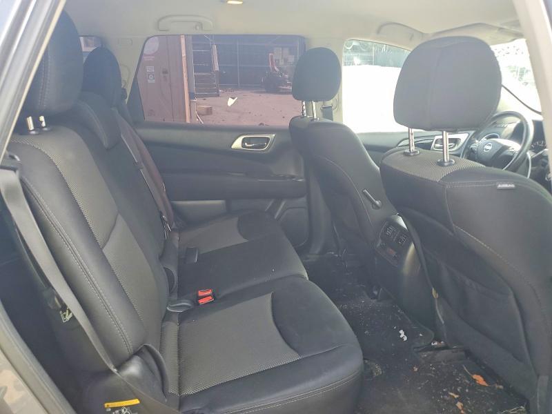 2017 Nissan Pathfinder sv