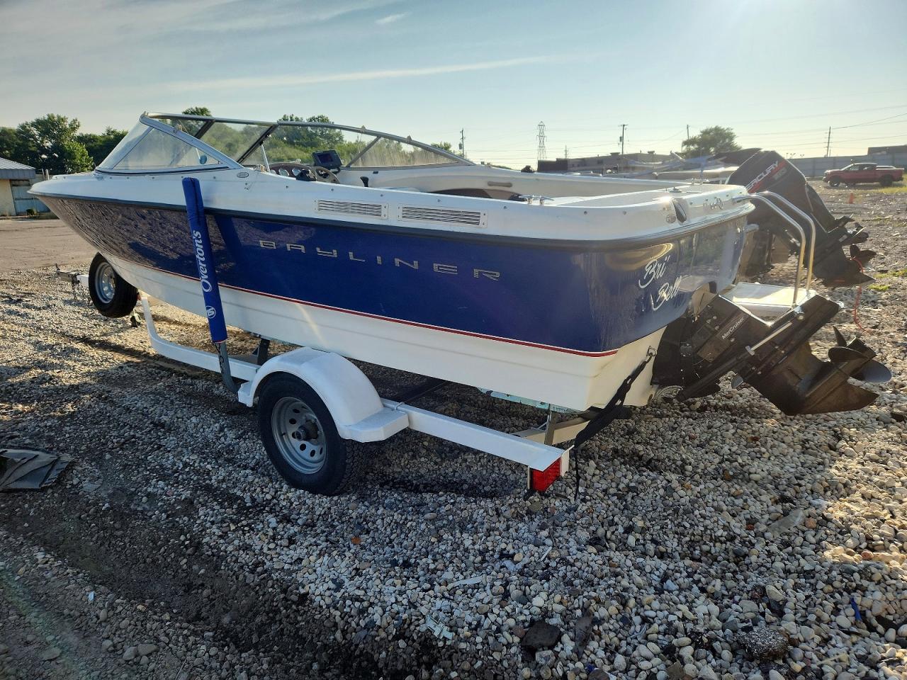 2005 Bayliner 215