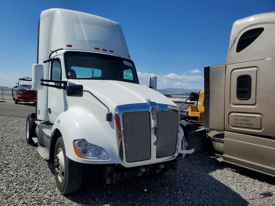 2020 Kenworth T680 Semi Truck
