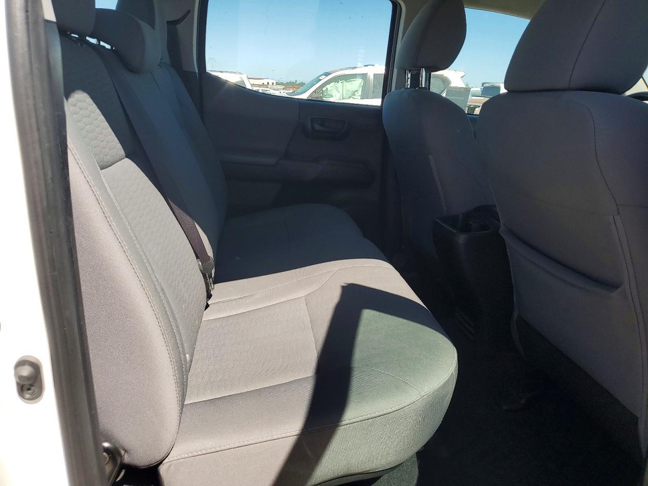 2016 Toyota Tacoma SR