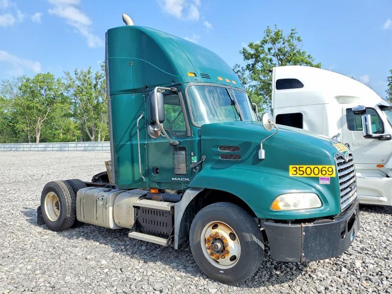2016 Mack CXU612 Semi Truck