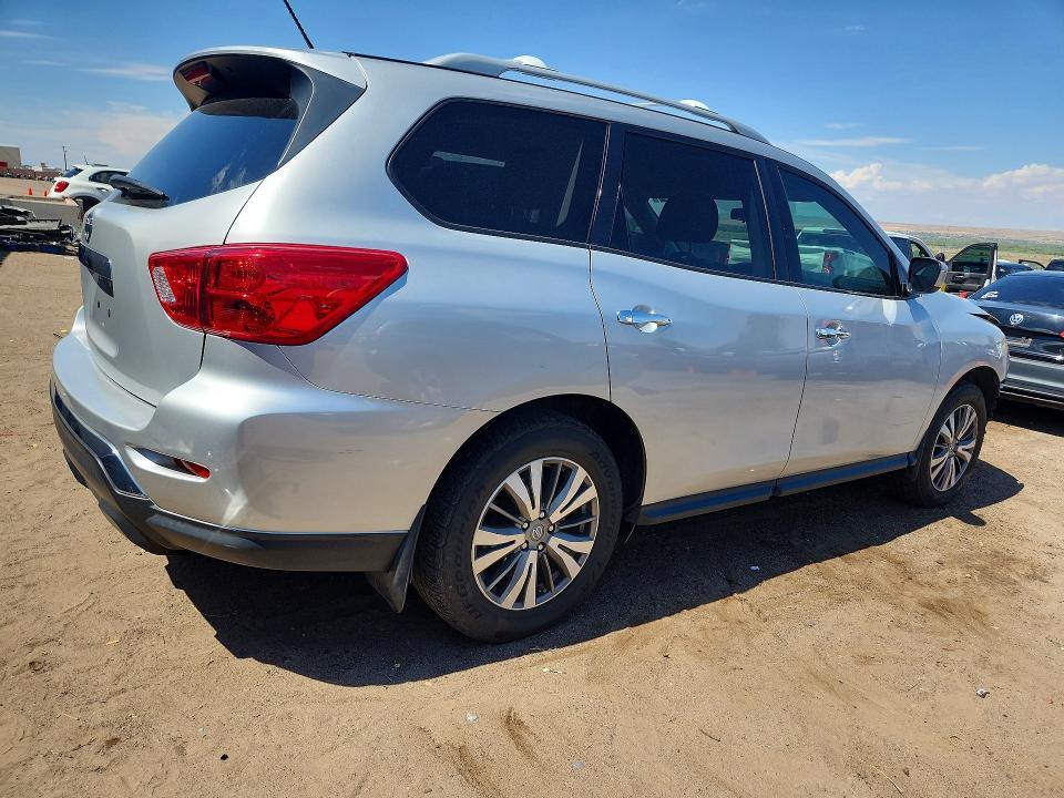 2018 Nissan Pathfinder s