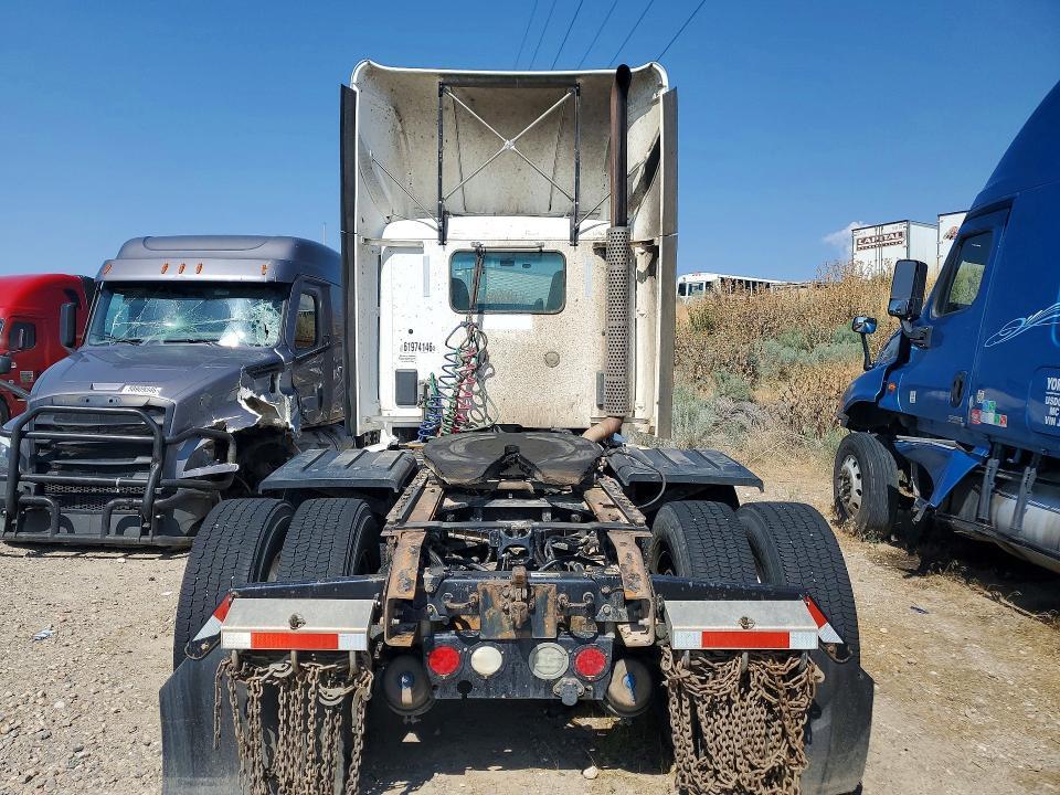 2014 Kenworth T680 Semi Truck