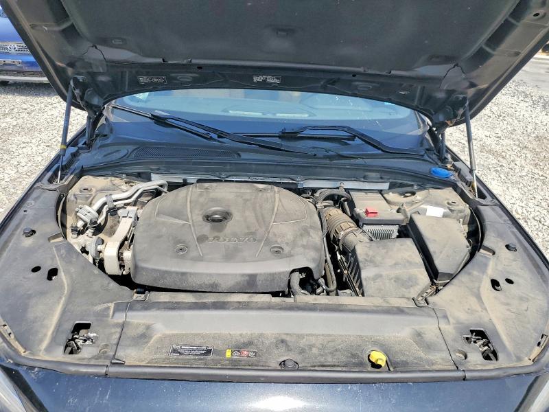 2017 Volvo S90 T6 Momentum