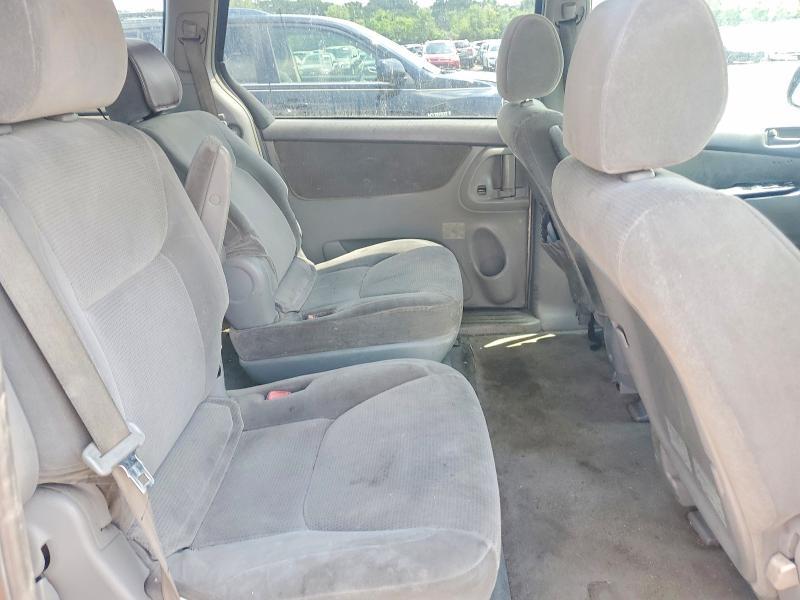 2004 Toyota Sienna le 7 Passenger