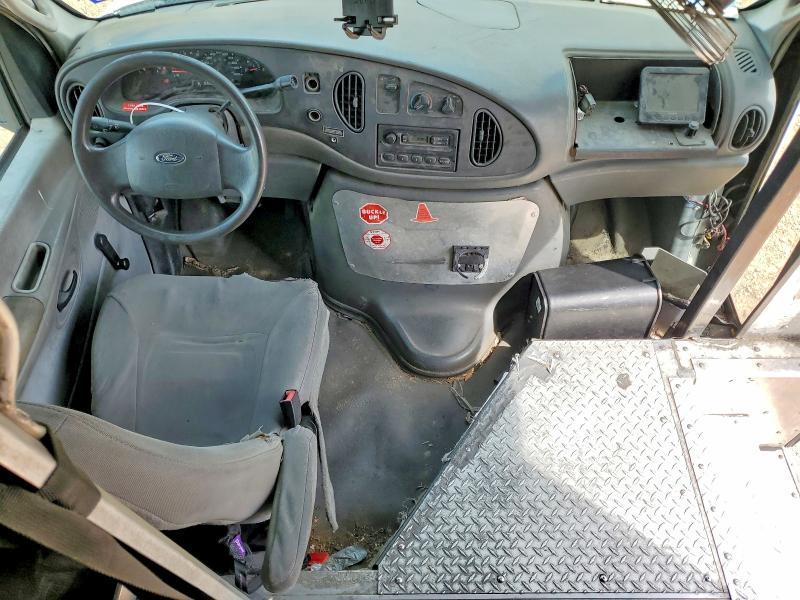 2008 Ford Econoline E350 Super Duty Cutaway Van