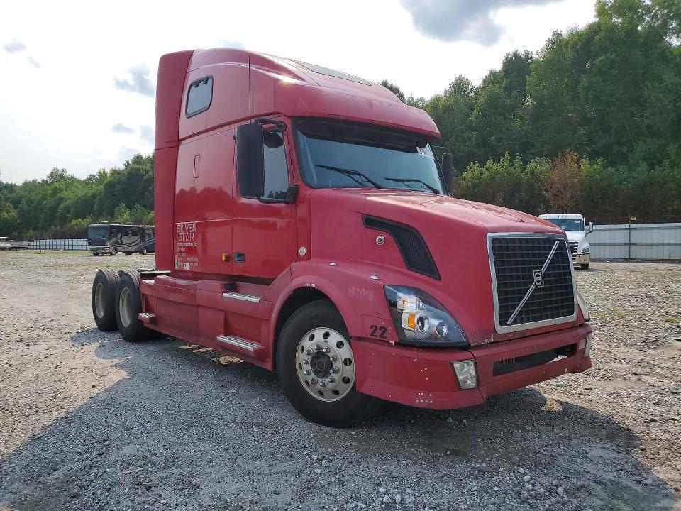 2007 Volvo VNL Semi Truck