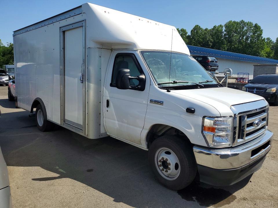 2022 Ford Econoline E350 Super Duty Cutaway Van