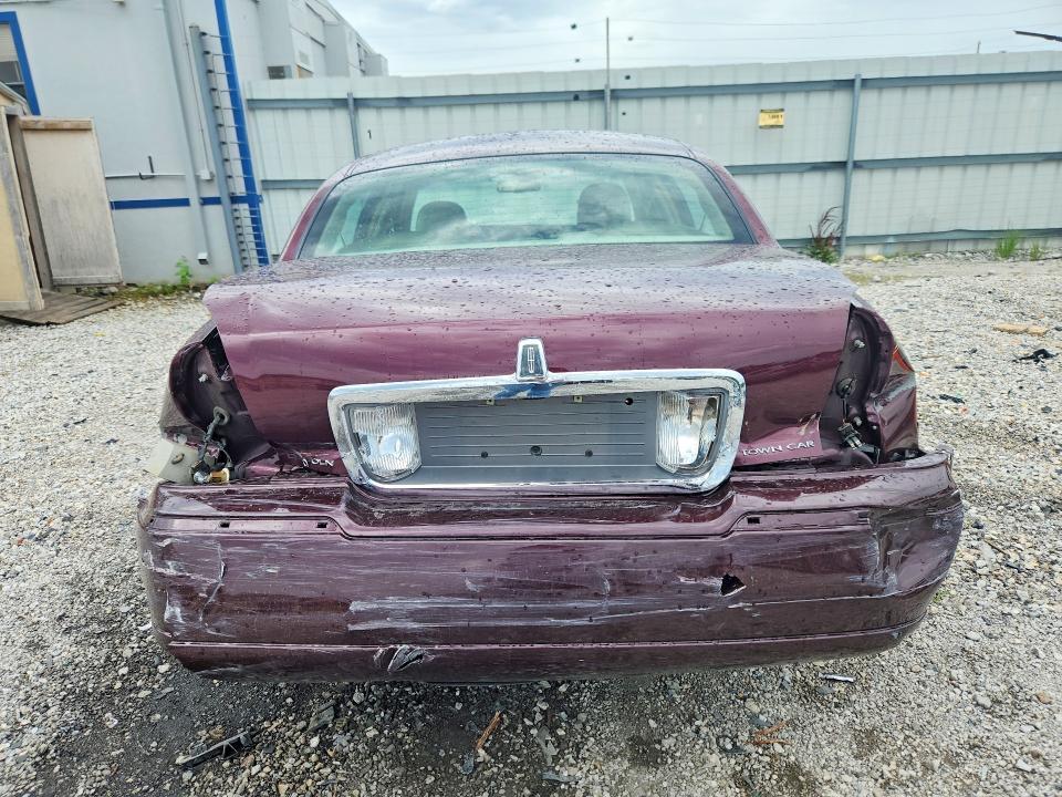 2006 Lincoln Town car Signature Limited