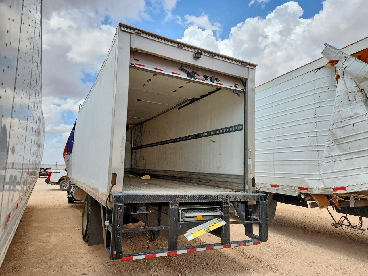 2026 International MV607 Refrigerated BOX Truck