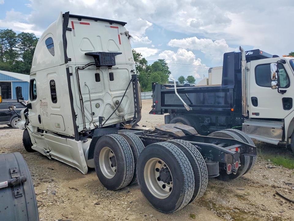 2014 Freightliner Cascadia Semi Truck