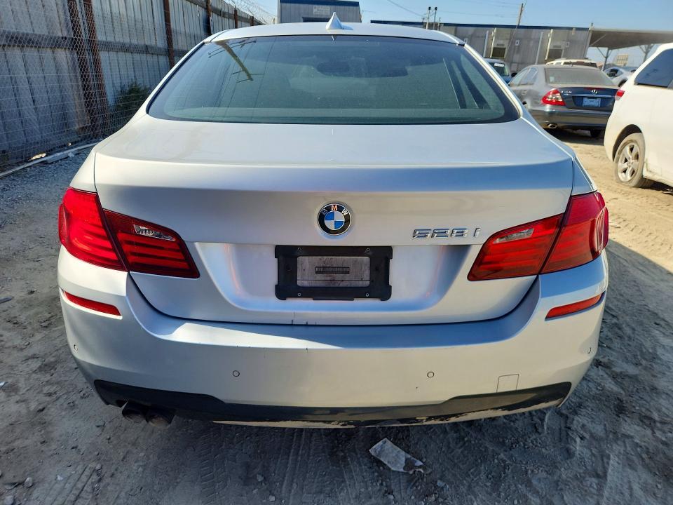 2011 BMW 528 i