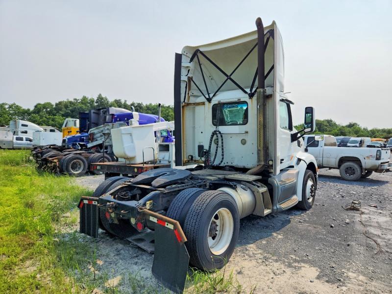 2018 Peterbilt 579 Semi Truck