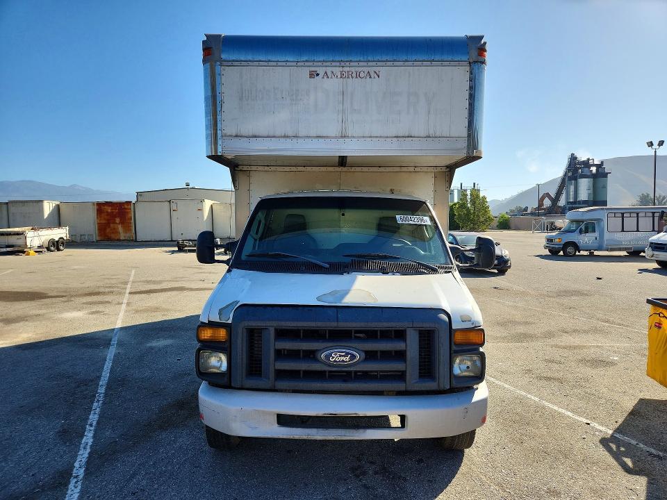 2016 Ford E350 box Truck