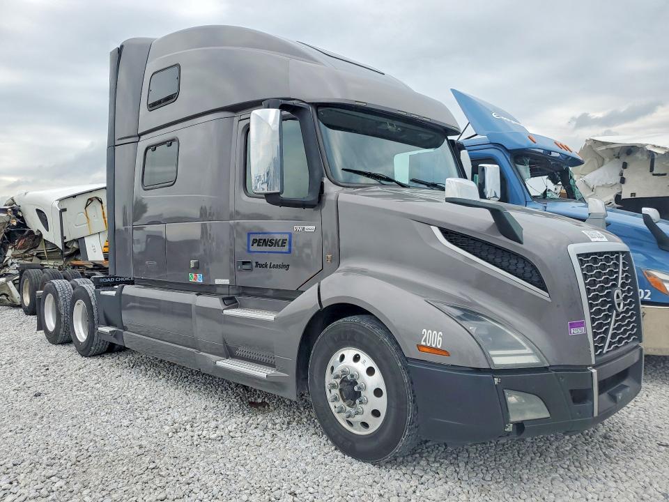 2022 Volvo VNL Semi Truck