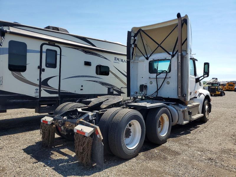 2020 Peterbilt 579 Semi Truck