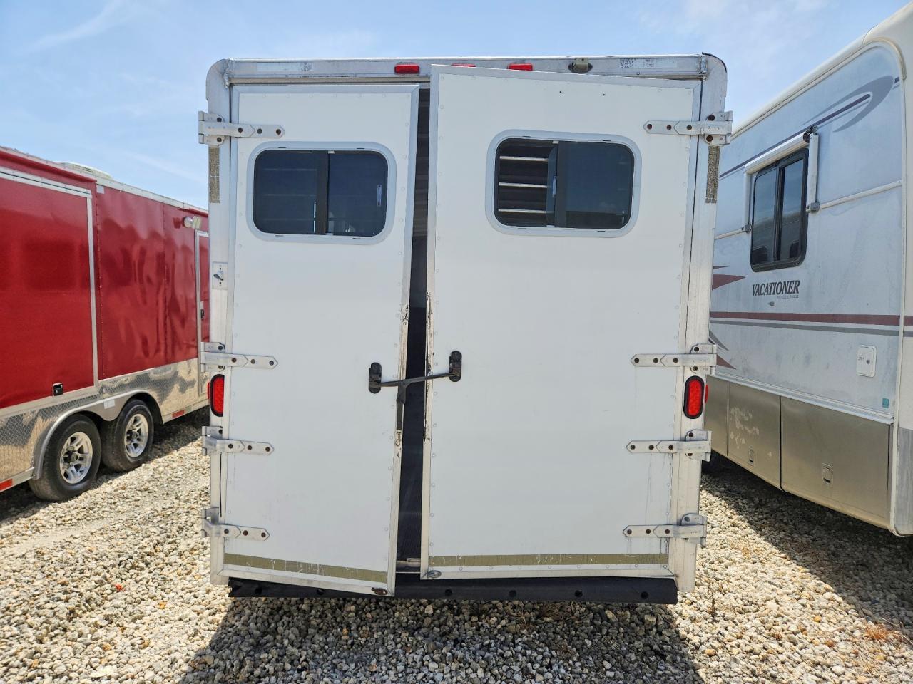 2002 Exxiss Horse Trailer