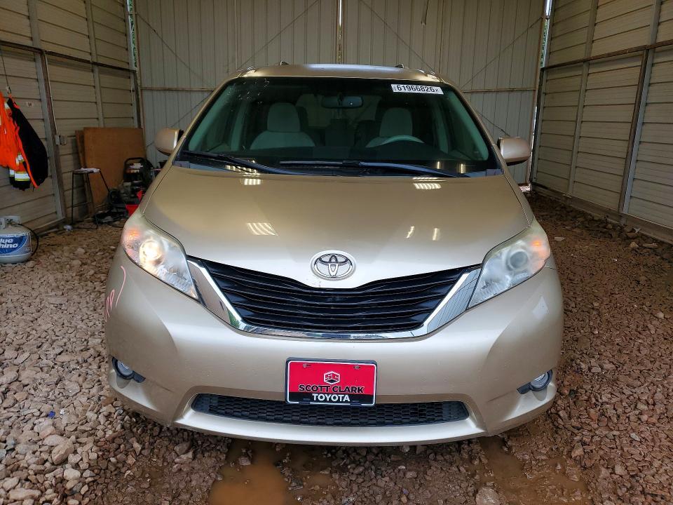 2013 Toyota Sienna le