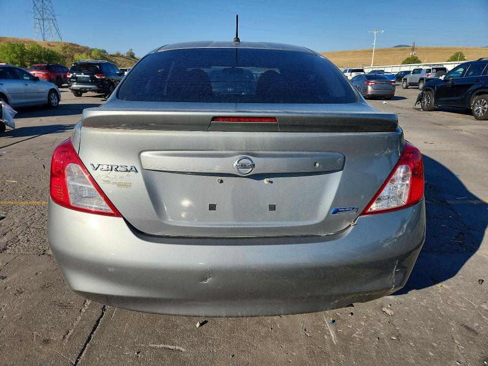 2013 Nissan Versa 1.6 s