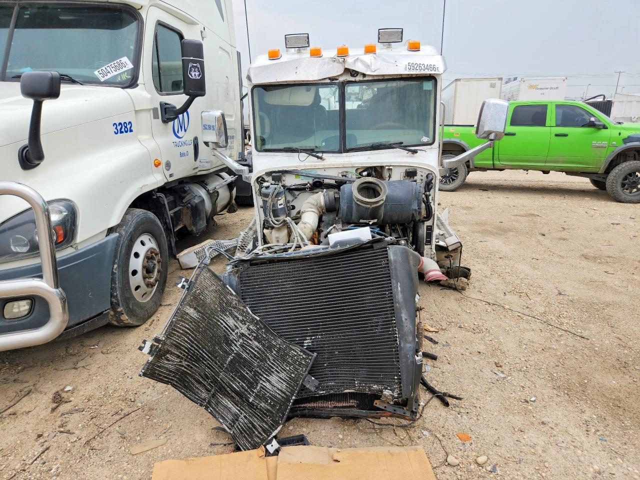 2006 Peterbilt 385 Semi Truck