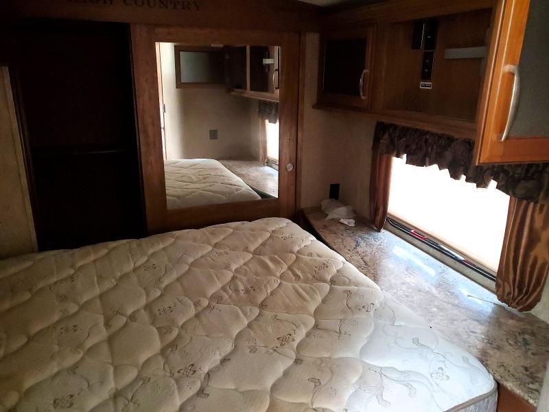 2014 Keystone Montana Camper