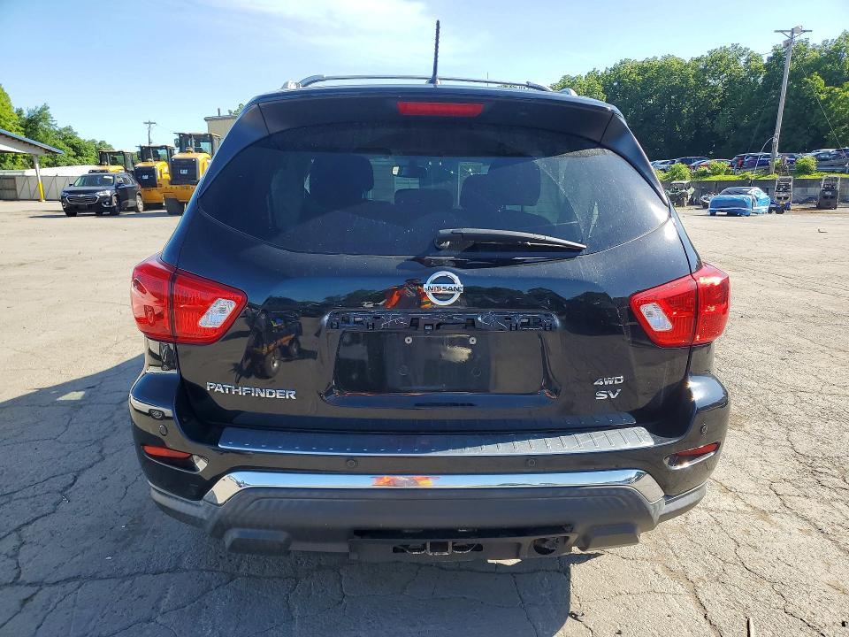 2017 Nissan Pathfinder sv