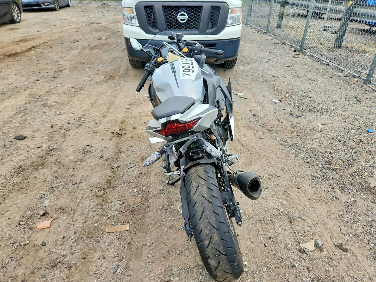 2025 Kawasaki ZX400 S
