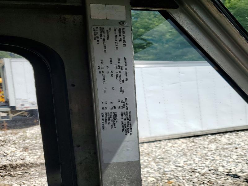 2005 Freightliner MT45 Chassis Delivery Truck