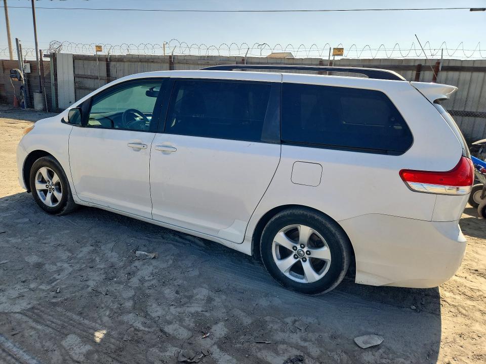2011 Toyota Sienna le