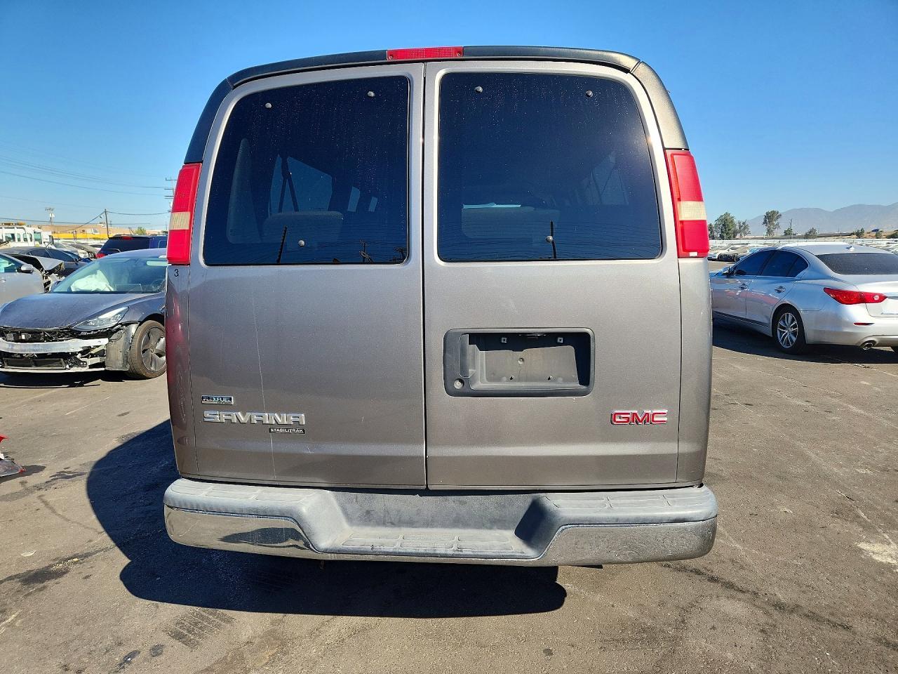 2011 GMC Savana G3500 LT