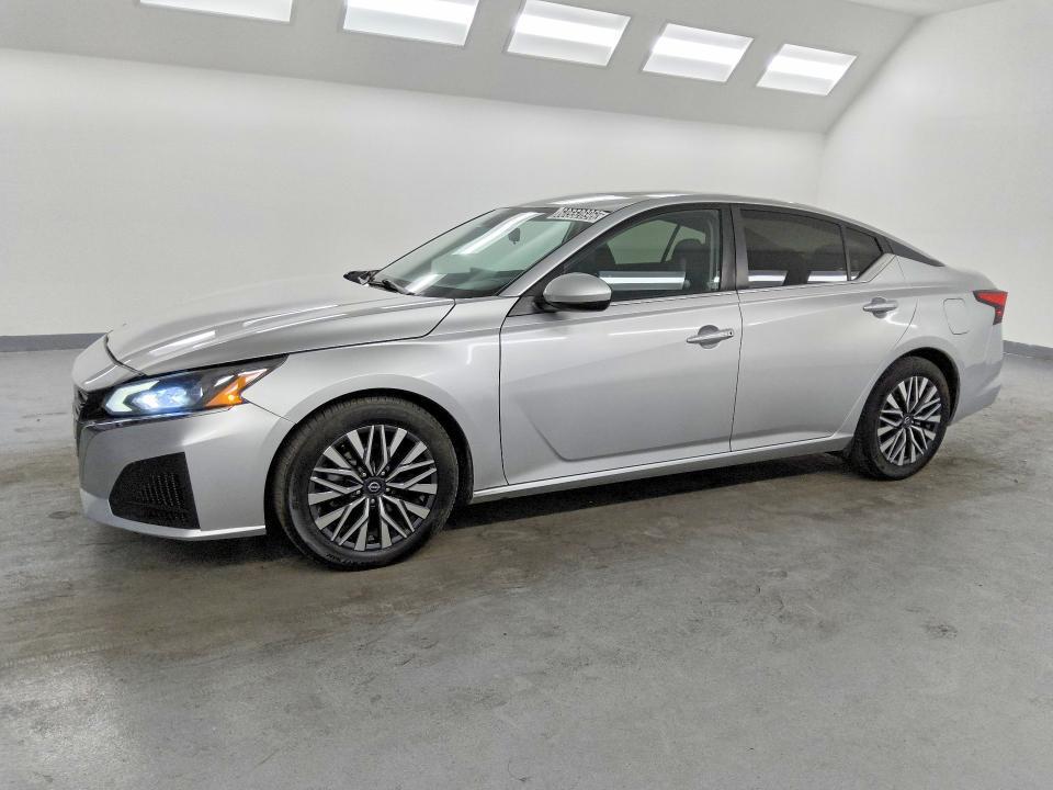 2023 Nissan Altima sv