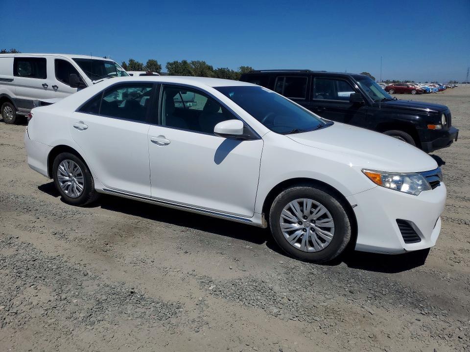 2014 Toyota Camry le