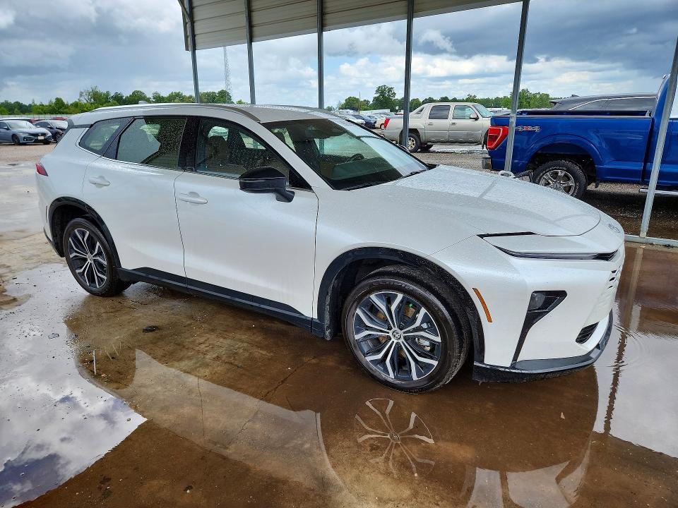 2025 Toyota Crown Signia xle