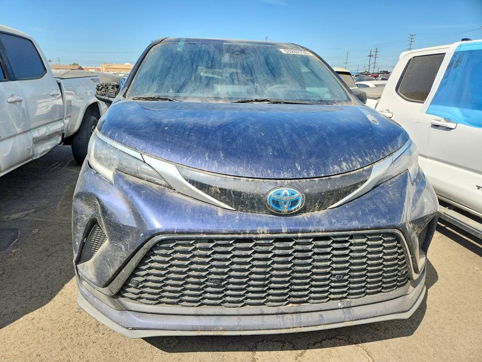 2022 Toyota Sienna xse