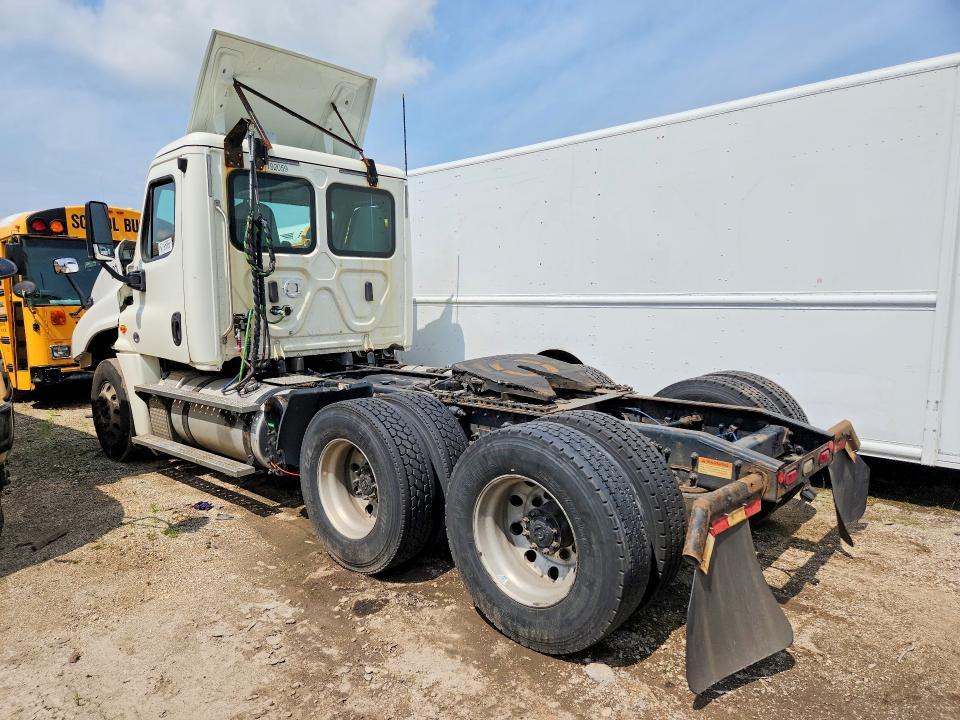 2018 Freightliner Cascadia 1-Semi Truck