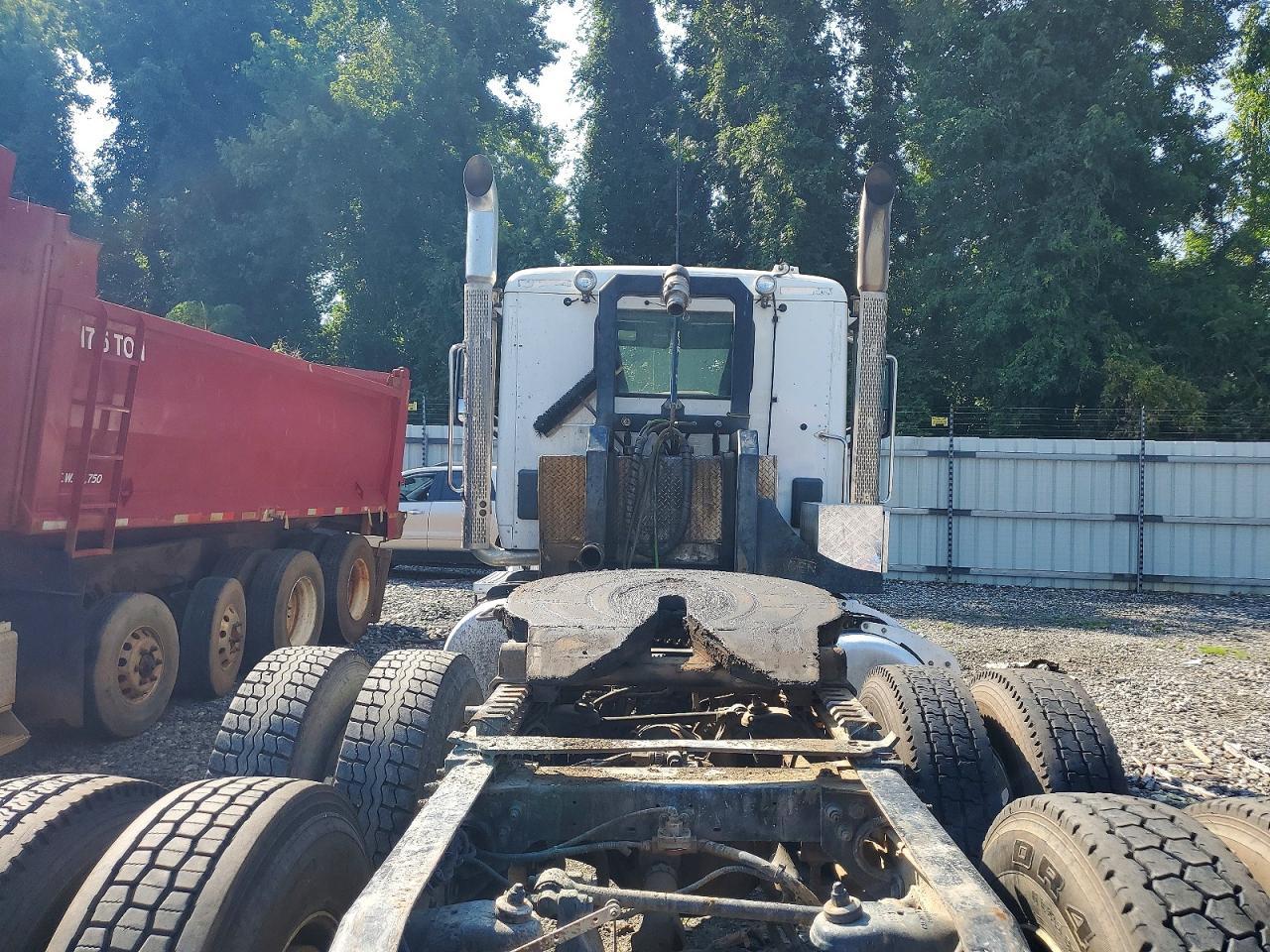 2017 Peterbilt 567 Semi Truck