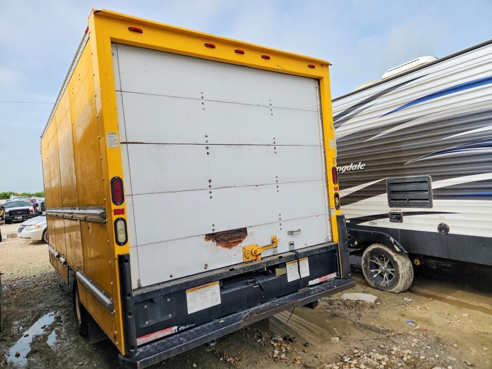 2010 GMC Savana BOX Truck