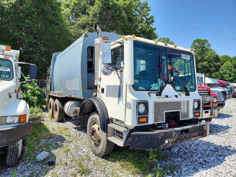 2007 Mack MR600 Refuse Truck