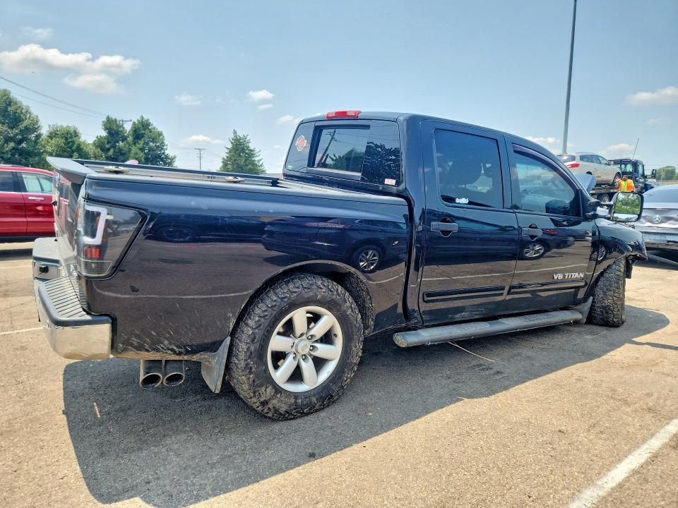 2013 Nissan Titan SV