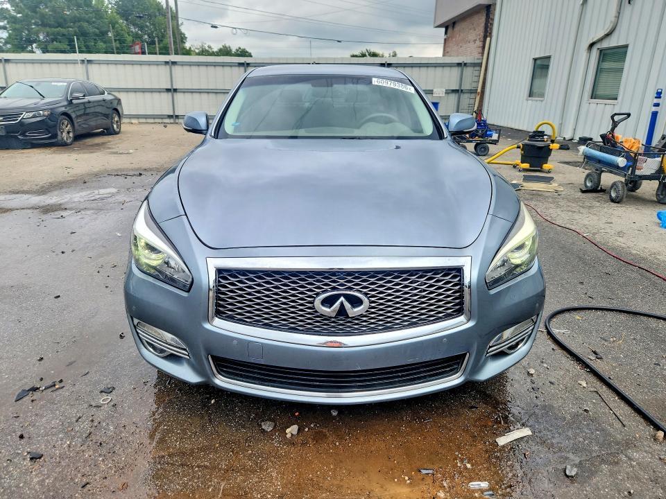 2017 Infiniti Q70 3.7