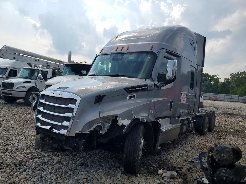 2021 Freightliner Cascadia 126