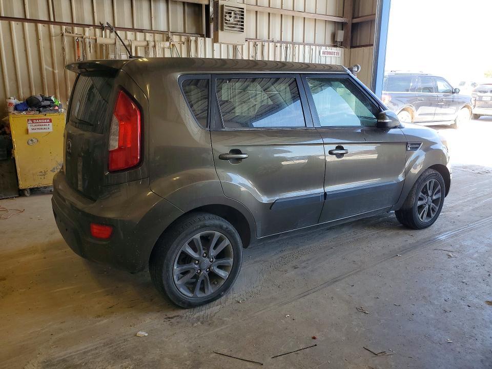 2013 KIA Soul +