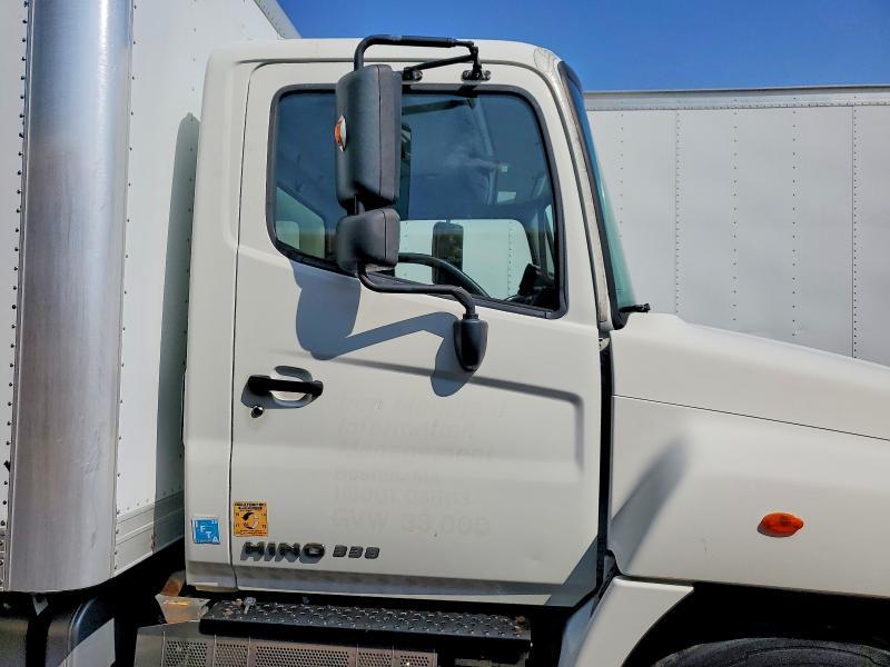 2013 Hino 338 BOX Truck