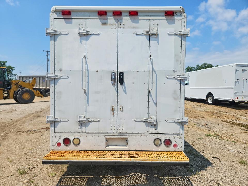 2000 Ford E-350 Step Van
