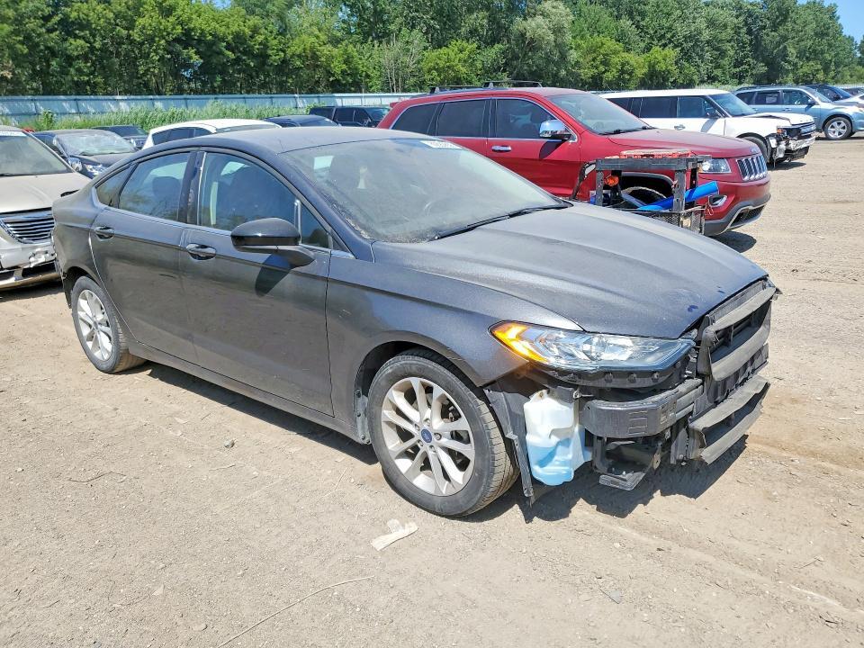 2020 Ford Fusion se
