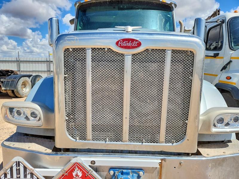 2016 Peterbilt 567 Fuel Truck